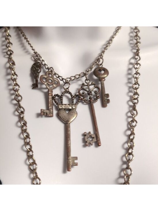 Jewelry - Vintage Key Charm Necklace